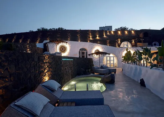 Theano Cave Suites & Villas