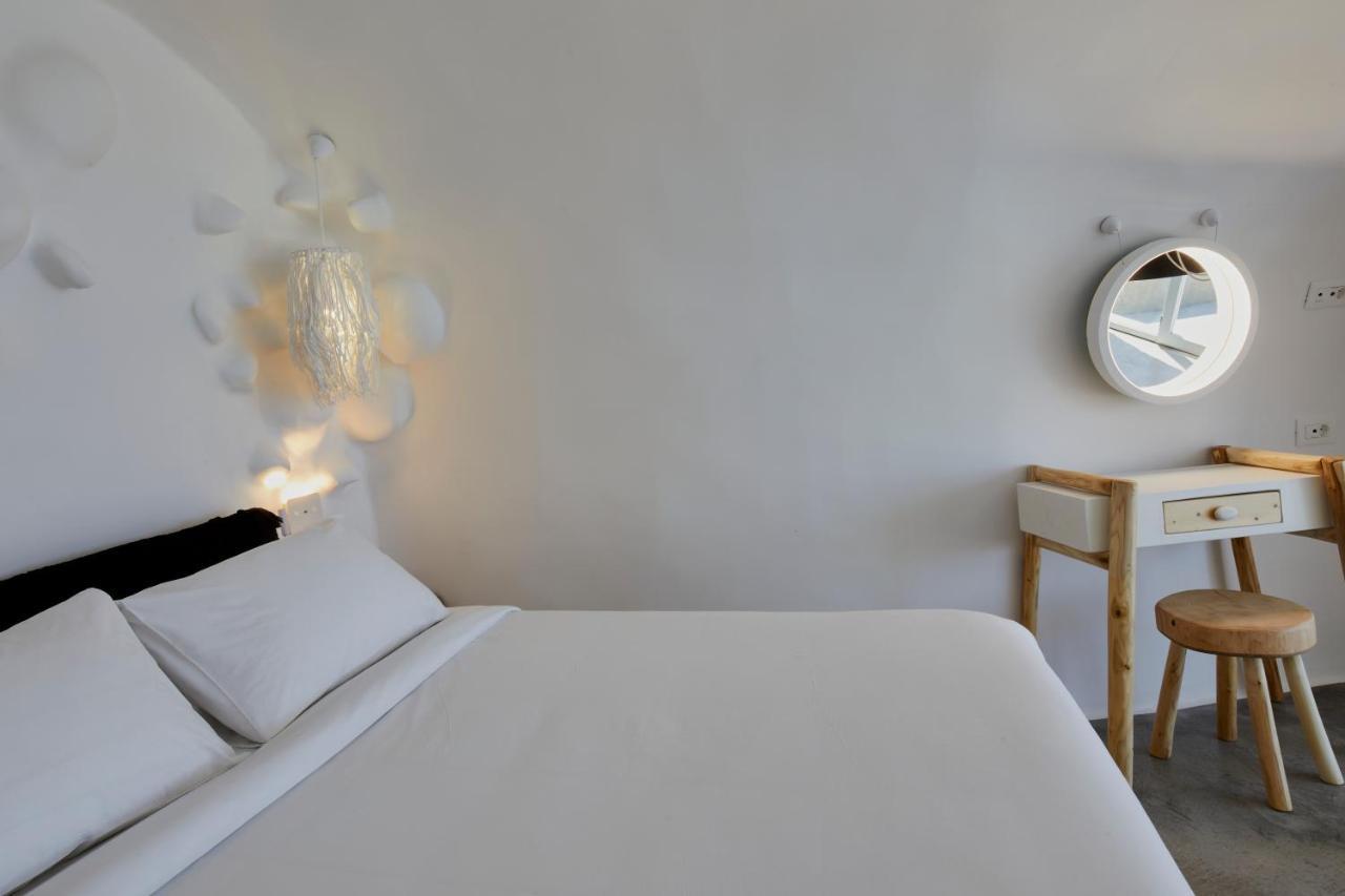 Theano Cave & Hotel Imerovigli (Santorini)
