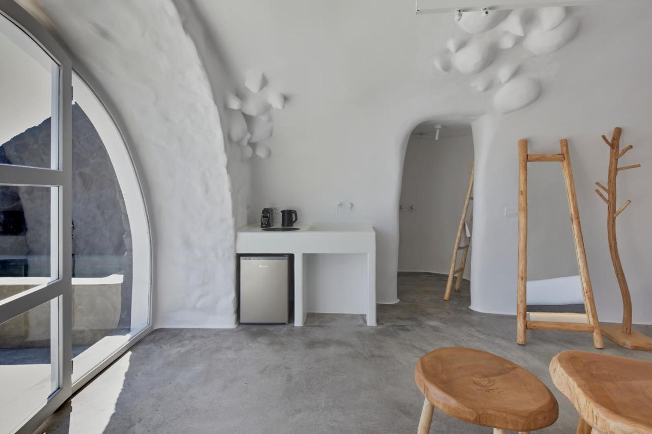 Theano Cave & Hotel Imerovigli (Santorini)