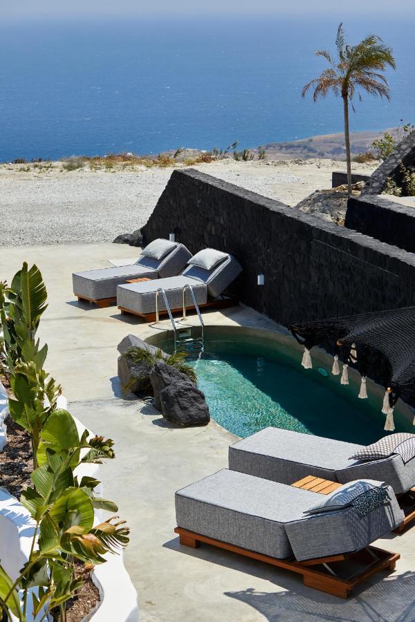 Theano Cave & *
