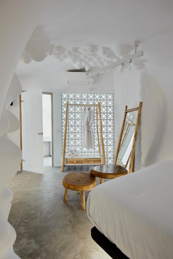 Theano Cave & Hotel Imerovigli (Santorini)