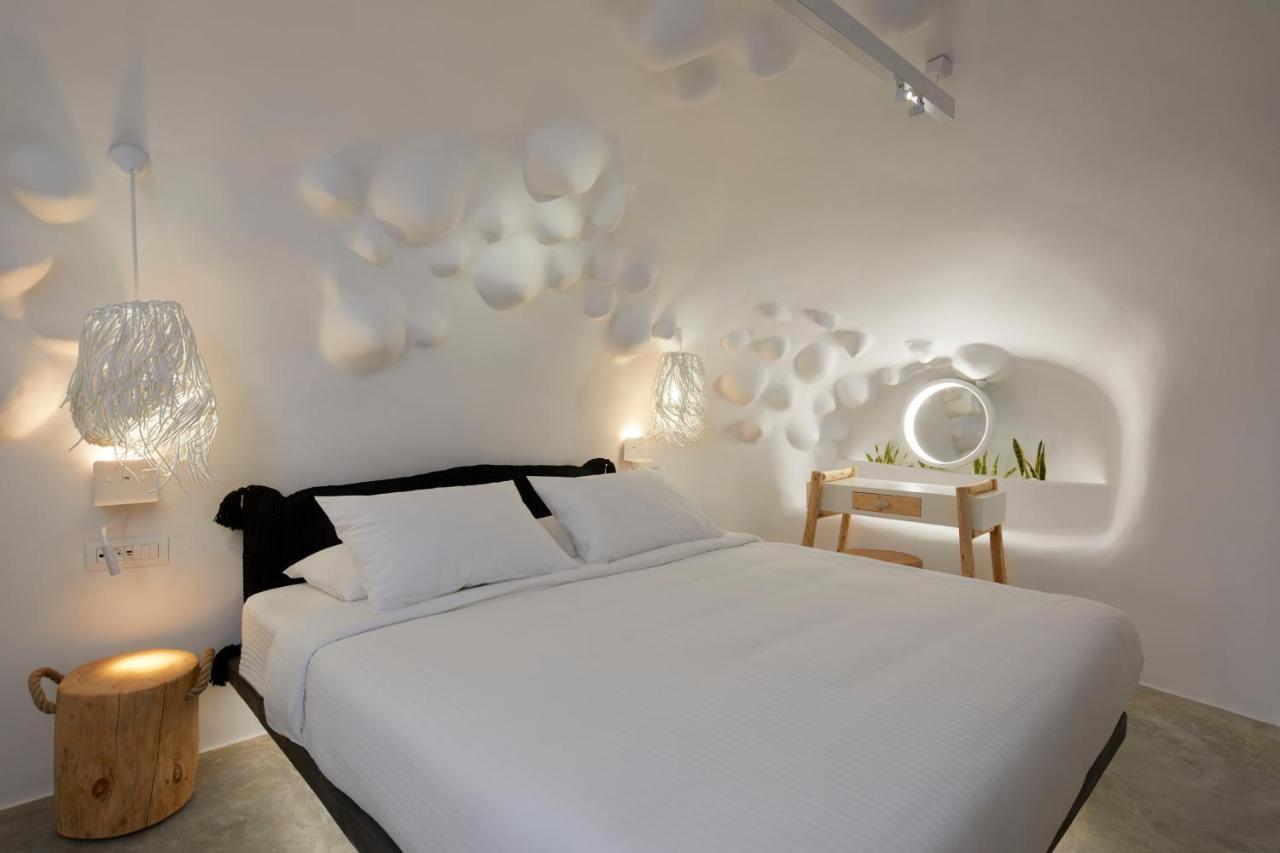 Theano Cave & *