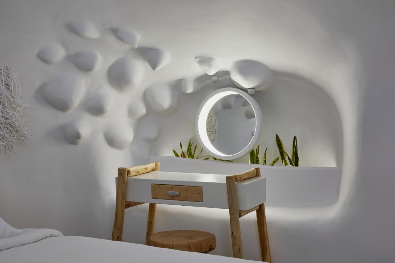Theano Cave & *